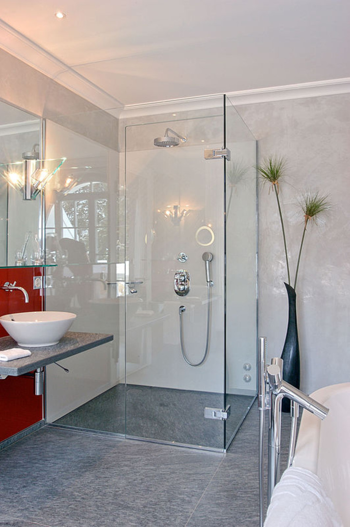 Grand Hotel Bellevue, Gstaad, Glasdusche