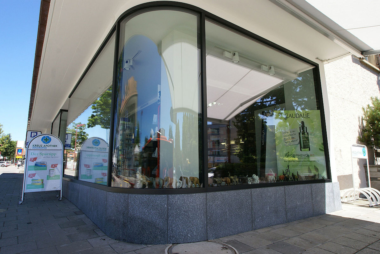 Kreuz Apotheke Zollikofen, Schaufenster