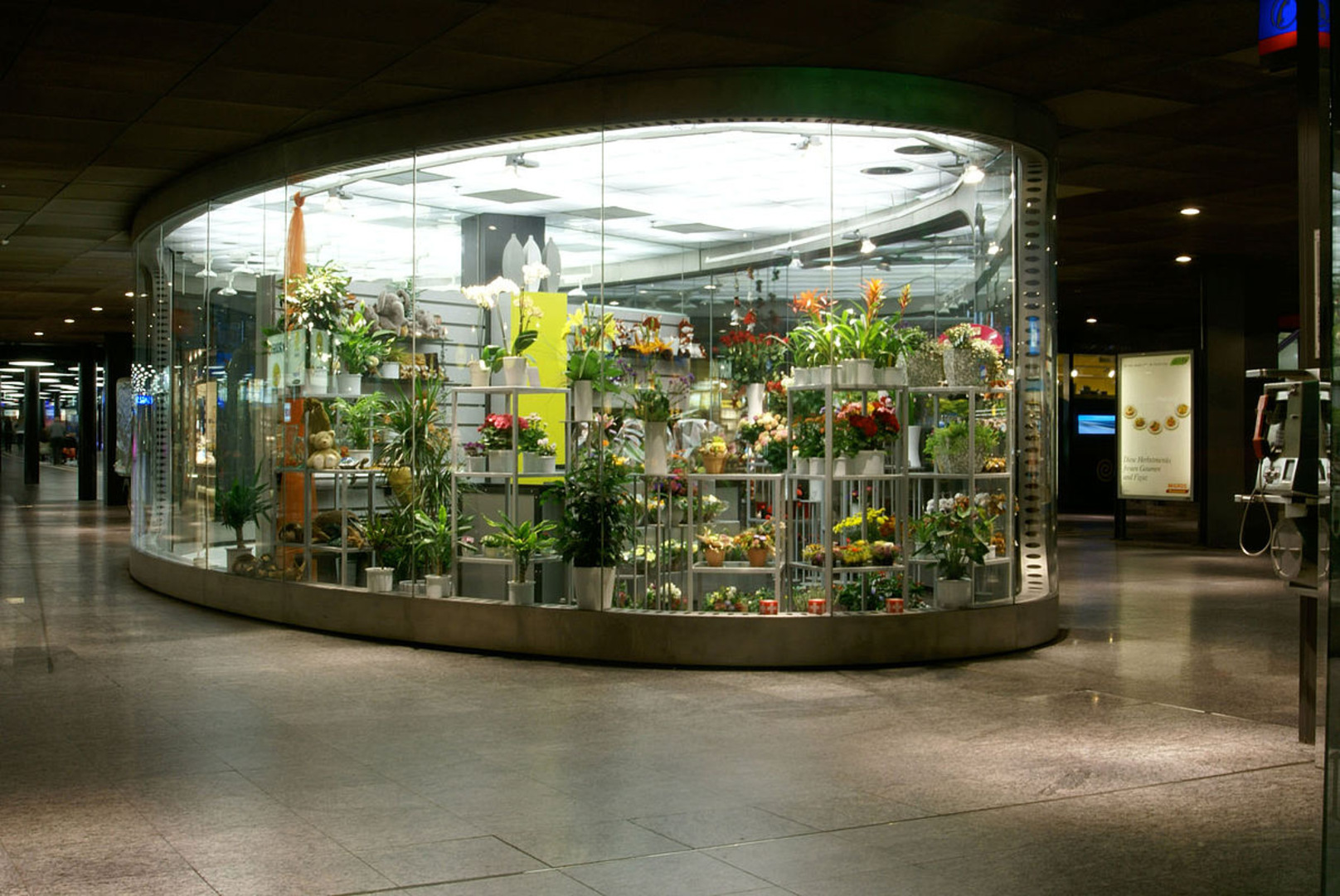 Christoffelunterführung SBB, Bern, Schaufenster