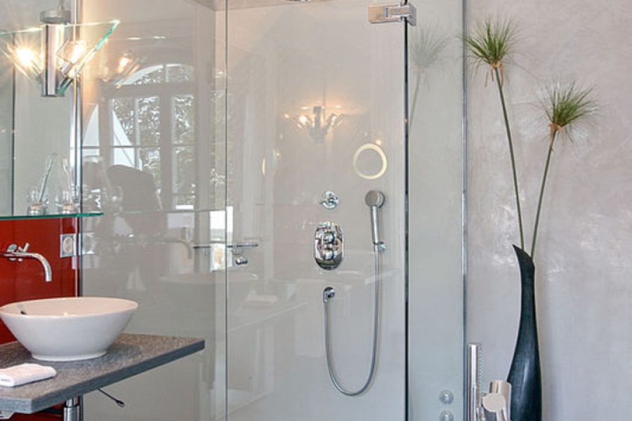 Grand Hotel Bellevue Gstaad, Glasdusche von Proverit