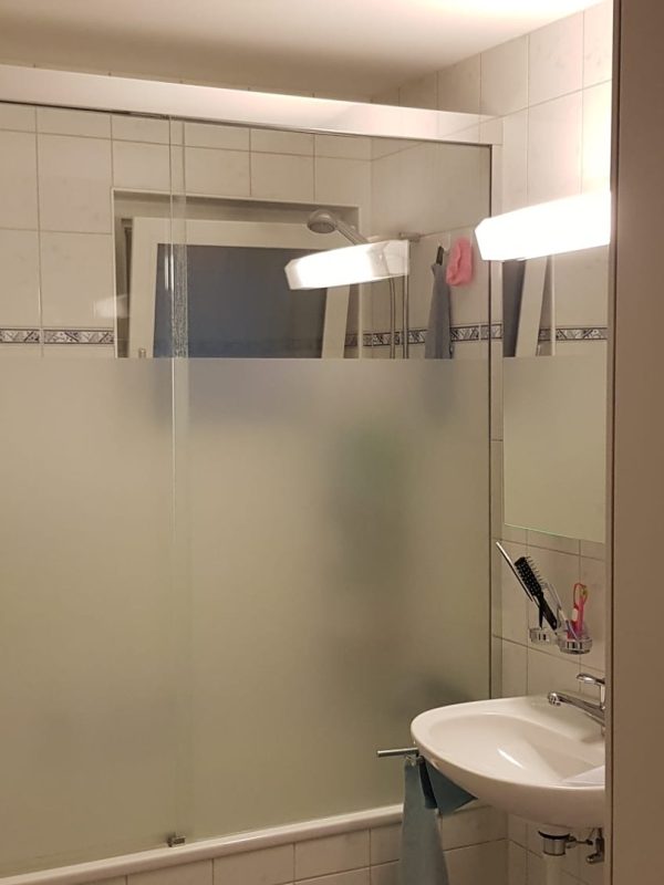 Schiebeflügel auf Badewanne, teilfoliert