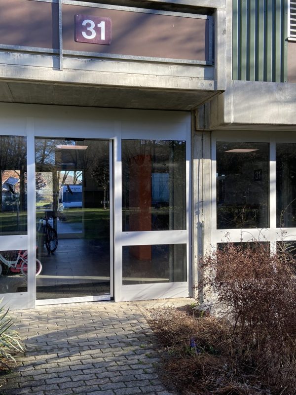 Metalltüre und Fenster von Proverit, Beispiel 1