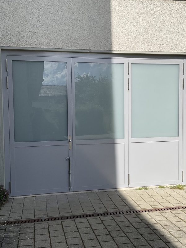Metalltüre und Fenster von Proverit, Beispiel 6