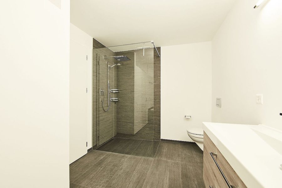 Walk-In Duschtrennwand mit horizontaler Stabilisationsstange